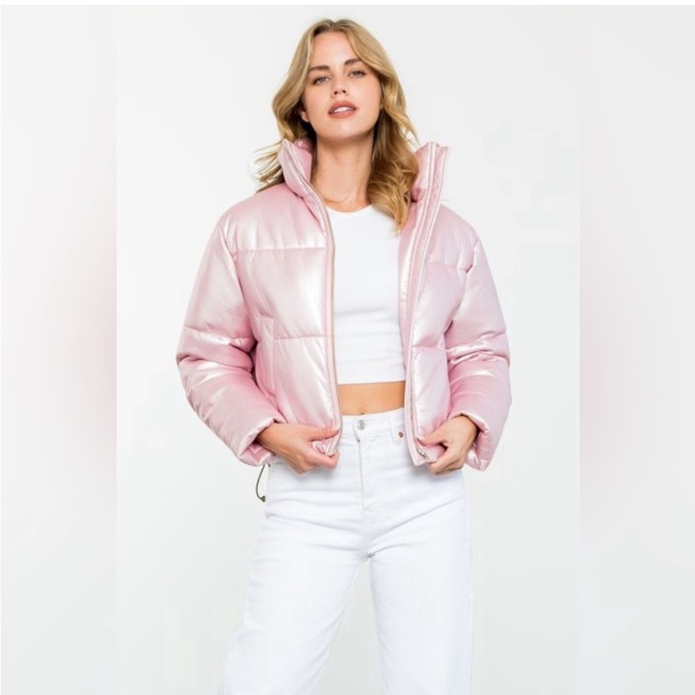 Cotton candy pink metallic puffer coat! Size M.
